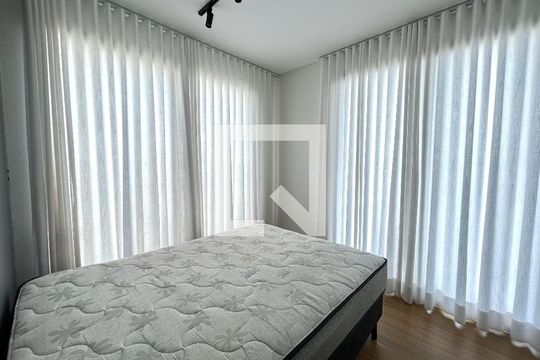 Quarto  de apartamento para alugar com 2 quartos, 60m² em Lagoa Pequena, Florianópolis