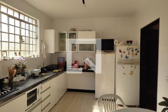 Casa à venda com 4 quartos, 271m² em Colonial, Contagem