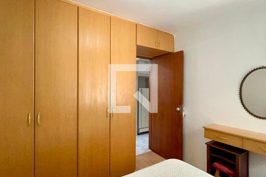 Quarto 1 de apartamento à venda com 2 quartos, 50m² em Alto de Pinheiros, São Paulo