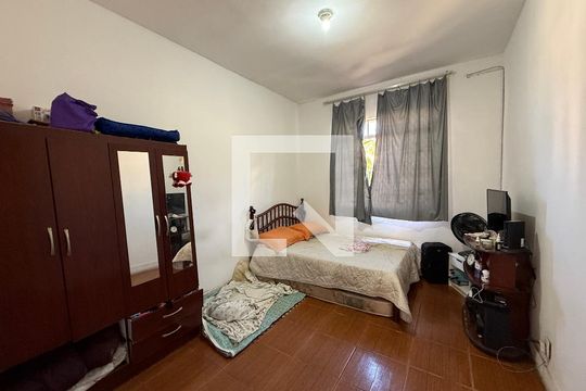Quarto de casa à venda com 2 quartos, 300m² em Sagrada Família, Belo Horizonte
