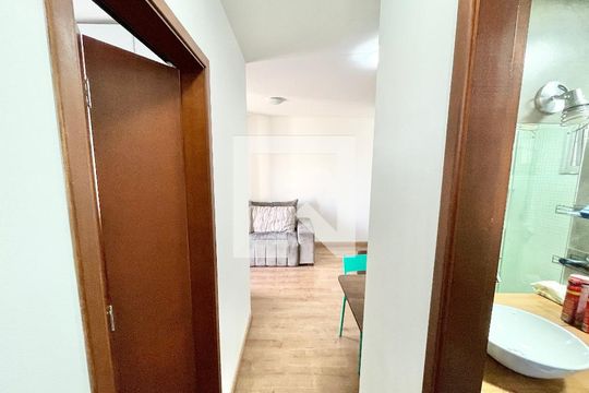 Corredor de apartamento à venda com 2 quartos, 55m² em Vila Amélia, São Paulo