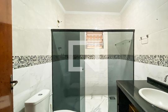 Banheiro  de casa para alugar com 1 quarto, 60m² em Jardim Keralux, São Paulo