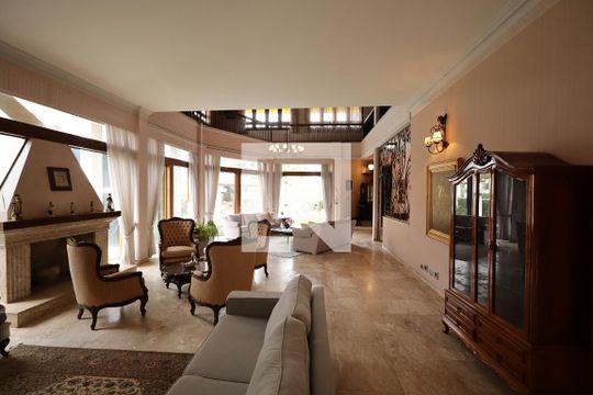 Sala de estar com lareira de casa de condomínio para alugar com 4 quartos, 853m² em Jardim Petropolis, São Paulo