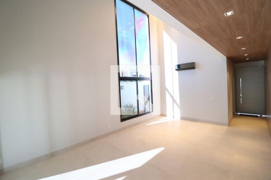 Sala de casa de condomínio para alugar com 4 quartos, 400m² em Jardim das Palmeiras, Uberlândia