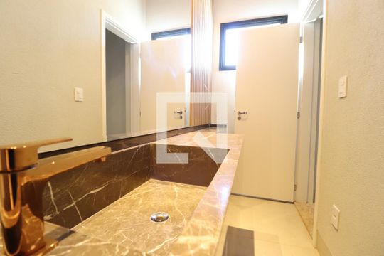 Lavabo de casa de condomínio para alugar com 4 quartos, 400m² em Jardim das Palmeiras, Uberlândia
