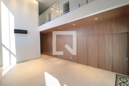 Sala de casa de condomínio para alugar com 4 quartos, 400m² em Jardim das Palmeiras, Uberlândia