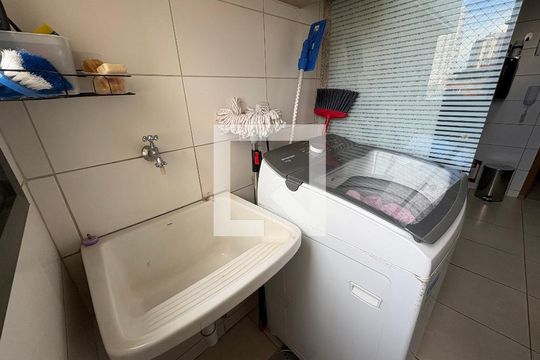Apartamento para alugar com 3 quartos, 76m² em Parque Amazonia, Goiânia