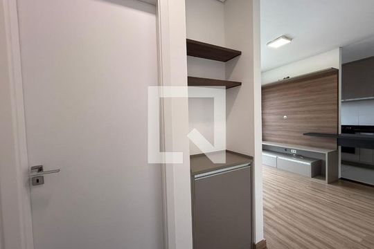 Sala de apartamento para alugar com 2 quartos, 70m² em Jardim Brasil, Campinas