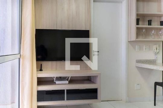 Sala de apartamento à venda com 1 quarto, 41m² em Jardim Goiás, Goiânia
