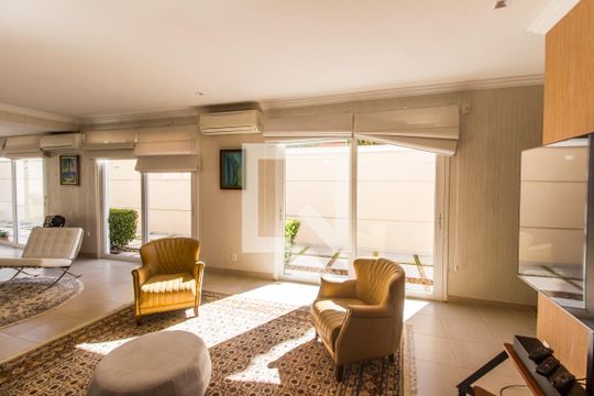 Sala de casa de condomínio à venda com 4 quartos, 570m² em Alphaville Residencial Dois, Barueri