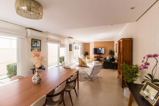 Sala de casa de condomínio à venda com 4 quartos, 570m² em Alphaville Residencial Dois, Barueri