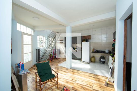 SALA de casa à venda com 2 quartos, 90m² em Betânia, Belo Horizonte