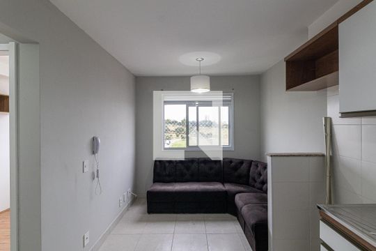Sala/Cozinha/Área de Serviço de apartamento para alugar com 2 quartos, 32m² em Vila Carmosina, São Paulo