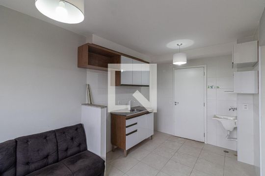 Sala/Cozinha/Área de Serviço de apartamento para alugar com 2 quartos, 32m² em Vila Carmosina, São Paulo