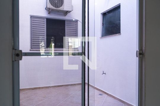 Área de Luz de casa de condomínio para alugar com 3 quartos, 137m² em Jardim Vila Inglesa, Sorocaba