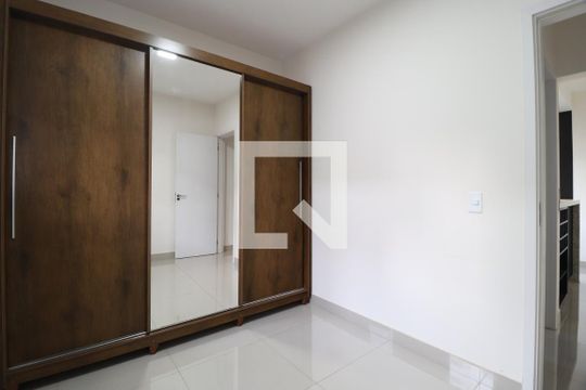 Quarto 1 de apartamento para alugar com 2 quartos, 60m² em Segismundo Pereira, Uberlândia