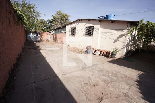 Casa à venda com 4 quartos, 438m² em Cidade Jardim, Goiânia