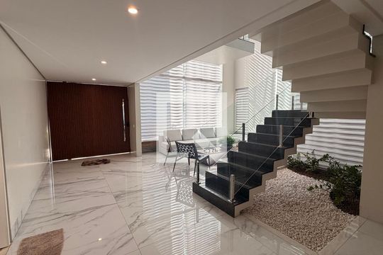 Escada de casa de condomínio à venda com 5 quartos, 510m² em Residencial Granville, Goiânia