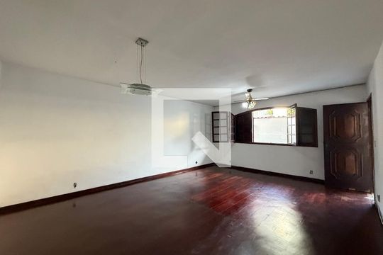 Casa à venda com 3 quartos, 140m² em Taquara, Rio de Janeiro