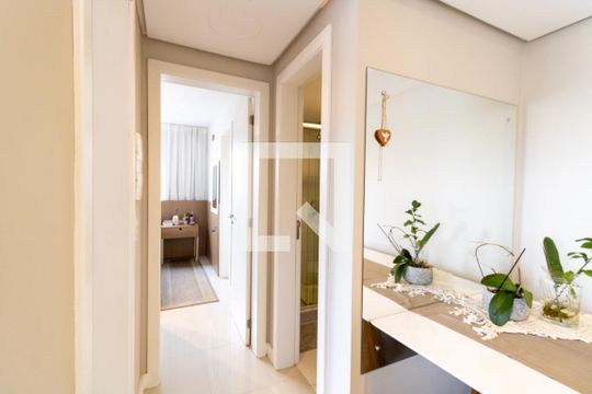 Corredor de apartamento para alugar com 2 quartos, 60m² em Menino Deus, Porto Alegre
