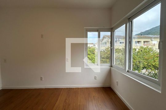 Suíte 2 de casa de condomínio para alugar com 4 quartos, 195m² em Lagoa da Conceição, Florianópolis