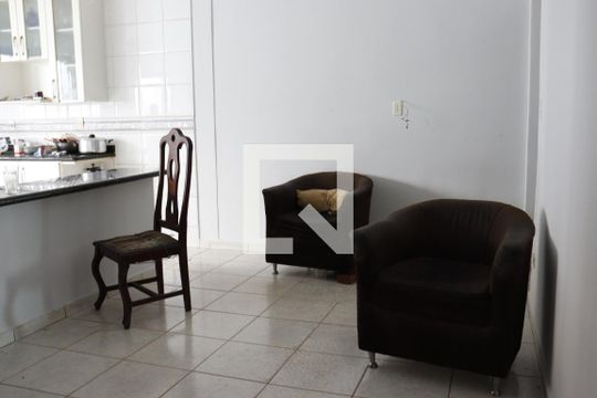 Casa à venda com 3 quartos, 275m² em Jardim América, Goiânia