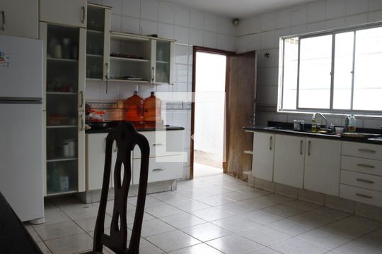 Casa à venda com 3 quartos, 275m² em Jardim América, Goiânia