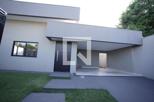 Casa à venda com 3 quartos, 235m² em Setor Bueno, Goiânia