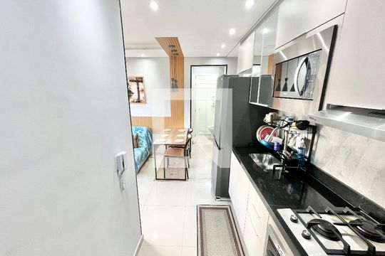Sala/Cozinha de apartamento para alugar com 2 quartos, 38m² em Vila Diva, São Paulo