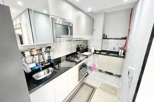 Sala/Cozinha de apartamento para alugar com 2 quartos, 38m² em Vila Diva, São Paulo
