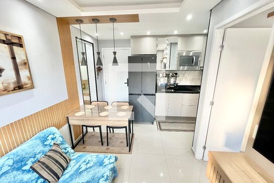 Sala/Cozinha de apartamento para alugar com 2 quartos, 38m² em Vila Diva, São Paulo