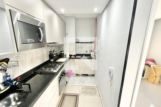 Sala/Cozinha de apartamento para alugar com 2 quartos, 38m² em Vila Diva, São Paulo