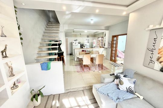 Sala/Cozinha de casa à venda com 4 quartos, 180m² em Vila Maria Luisa, São Paulo