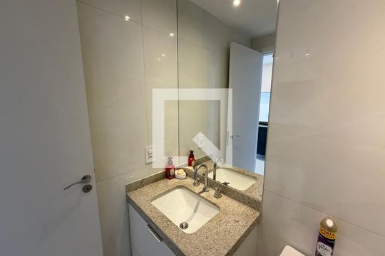 Banheiro de kitnet/studio à venda com 1 quarto, 26m² em Santo Amaro, São Paulo
