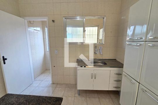 Cozinha de apartamento para alugar com 2 quartos, 95m² em Vila Caiçara, Praia Grande