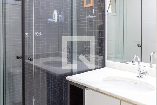 Banheiro social de apartamento à venda com 3 quartos, 71m² em Macedo, Guarulhos