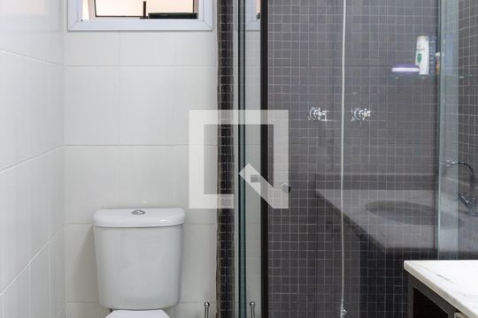 Banheiro social de apartamento à venda com 3 quartos, 71m² em Macedo, Guarulhos
