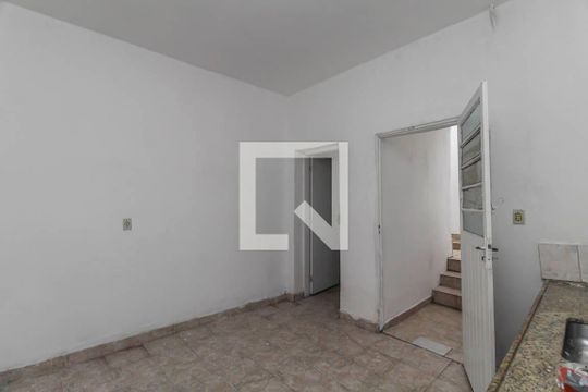 Sala/Cozinha de casa para alugar com 1 quarto, 125m² em Jardim Iva, São Paulo