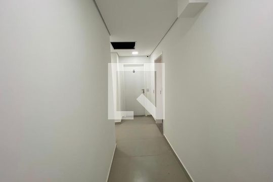 Corredor de kitnet/studio para alugar com 1 quarto, 22m² em Vila Mariana, São Paulo