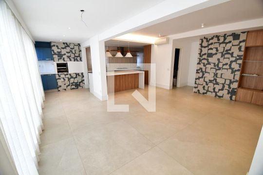 Sala de apartamento à venda com 3 quartos, 130m² em Cambuí, Campinas
