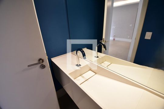 Lavabo de apartamento à venda com 3 quartos, 130m² em Cambuí, Campinas