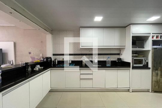 Casa à venda com 4 quartos, 230m² em Canudos, Novo Hamburgo