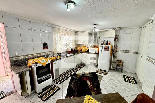 Cozinha 1 de casa para alugar com 3 quartos, 100m² em Vila Dalila, São Paulo