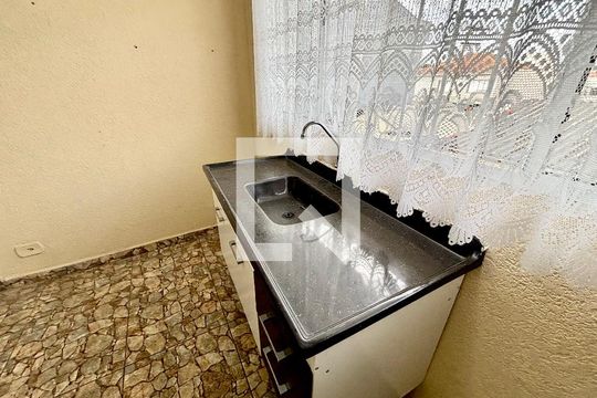 Cozinha 2 de casa para alugar com 3 quartos, 100m² em Vila Dalila, São Paulo