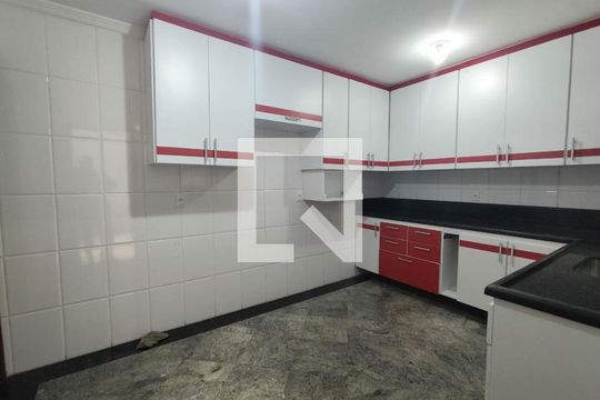 Casa à venda com 3 quartos, 108m² em Campo Grande, São Paulo