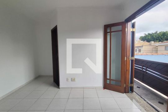 Casa à venda com 3 quartos, 108m² em Campo Grande, São Paulo