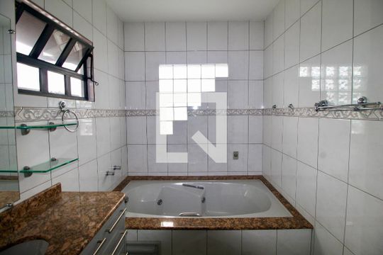 Suite com banheira de casa à venda com 4 quartos, 400m² em Boqueirão, Curitiba