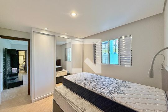 Quarto 1 de casa para alugar com 2 quartos, 70m² em Jardim das Flores, São Paulo