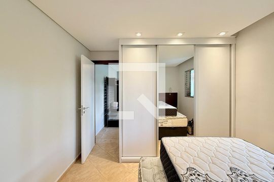 Quarto 1 de casa para alugar com 2 quartos, 70m² em Jardim das Flores, São Paulo
