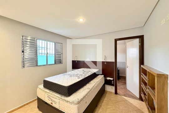 Quarto 1 de casa para alugar com 2 quartos, 70m² em Jardim das Flores, São Paulo